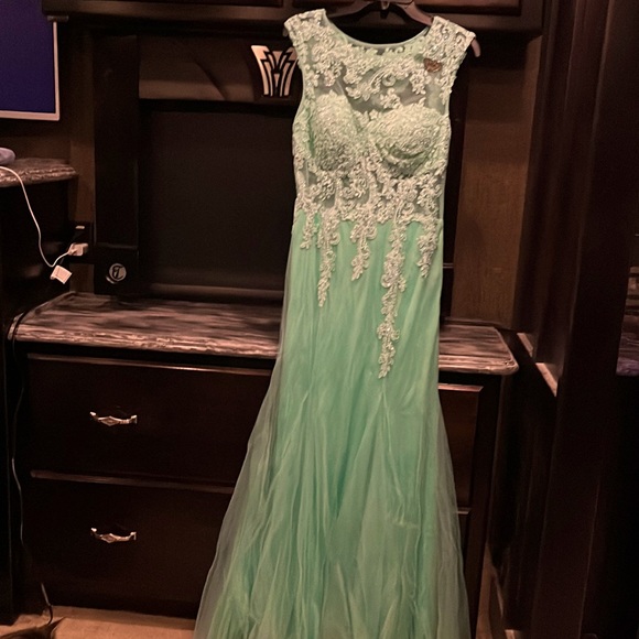 Beautiful Camille La Vie size 10 sized for a 5.2 lady! - Picture 1 of 1